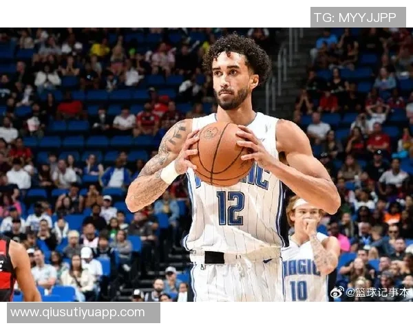 奎因在比赛中展现出色状态25年13号秀12投8中斩获17分5篮板7助攻2抢断